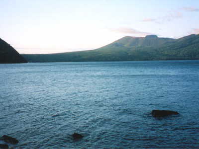 支笏湖の朝やけ1